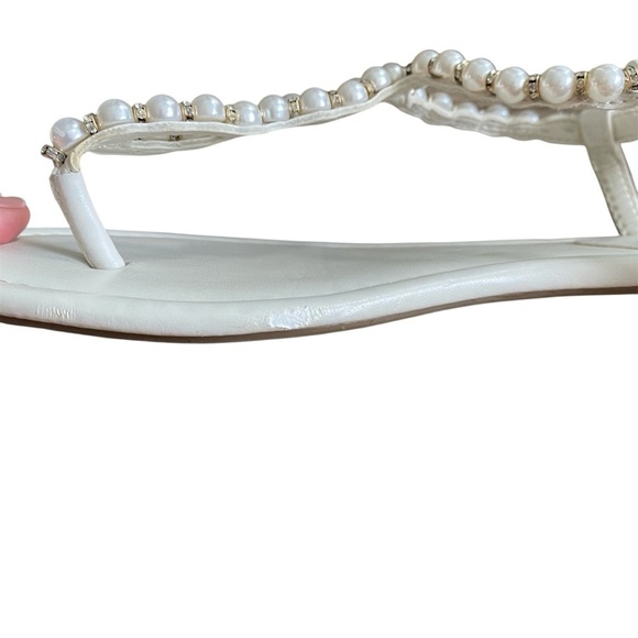 Marc Fisher Women's Pearl Embellished White Sandals 8.5 Resortwear Wedding Beach - Picture 7 of 11